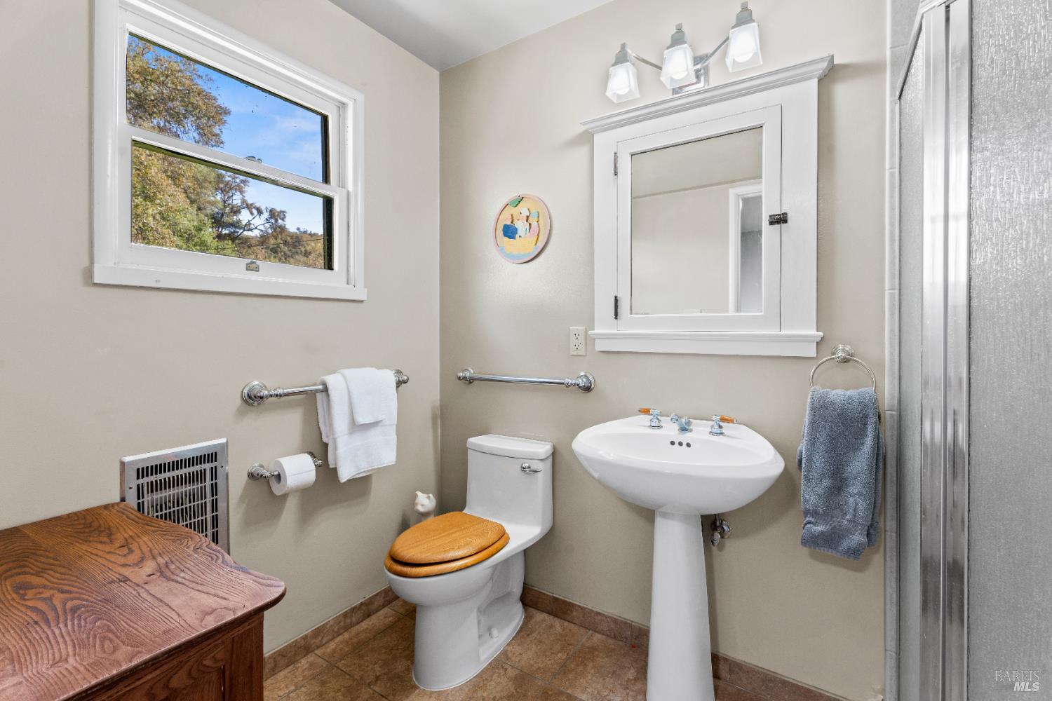 Detail Gallery Image 19 of 40 For 7420 Eastside Potter Valley Rd, Ukiah,  CA 95482 - 3 Beds | 2 Baths