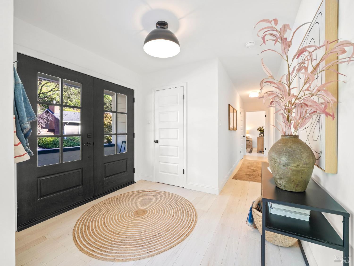 Detail Gallery Image 4 of 29 For 37 Convent Ct, San Rafael,  CA 94901 - 4 Beds | 2/1 Baths