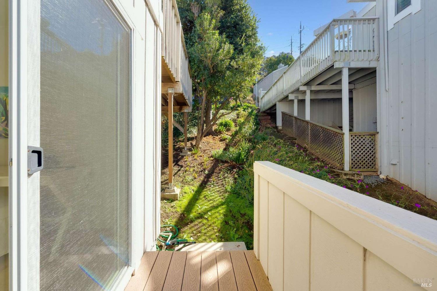 Detail Gallery Image 29 of 34 For 43 Marin Ave, Sausalito,  CA 94965 - 3 Beds | 2/1 Baths