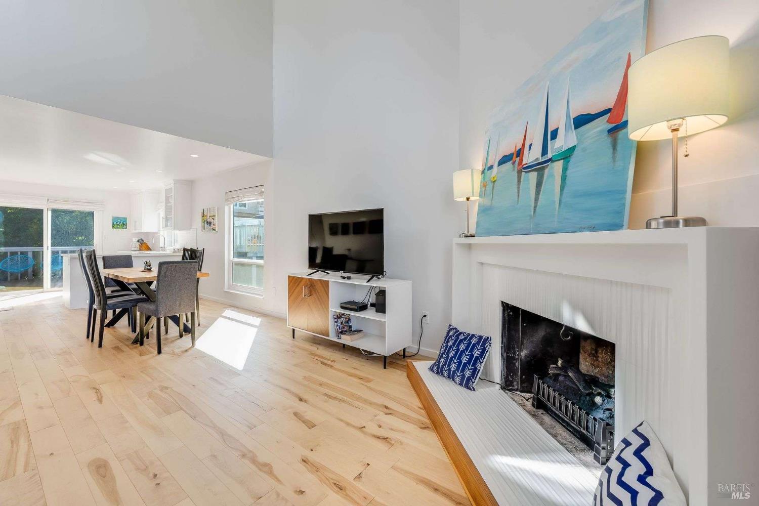 Detail Gallery Image 5 of 34 For 43 Marin Ave, Sausalito,  CA 94965 - 3 Beds | 2/1 Baths