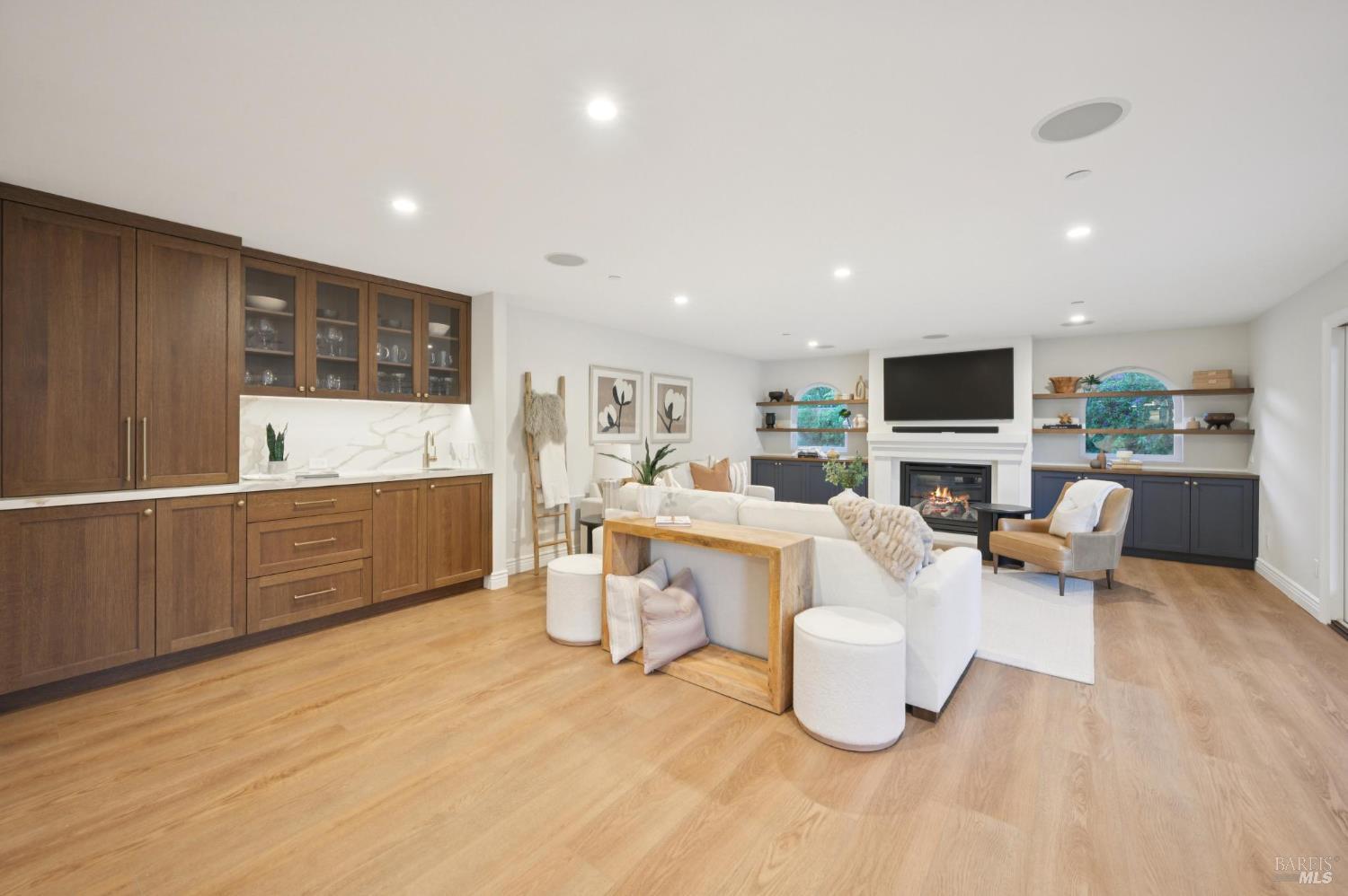 Detail Gallery Image 25 of 74 For 10 Chamberlain Ave, Novato,  CA 94947 - 5 Beds | 3/1 Baths