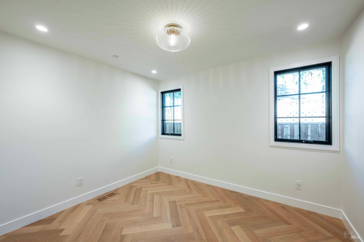 Detail Gallery Image 21 of 36 For 851 Second St, Sonoma,  CA 95476 - 4 Beds | 3 Baths