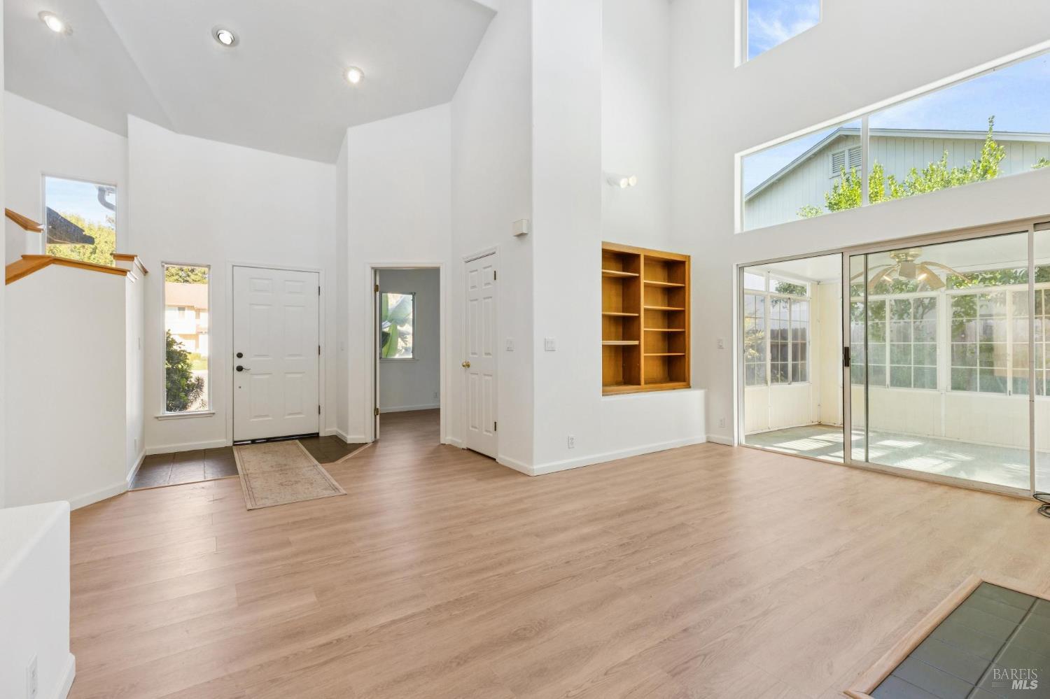 Detail Gallery Image 5 of 46 For 1365 Jacobs Pl, Dixon,  CA 95620 - 4 Beds | 2/1 Baths