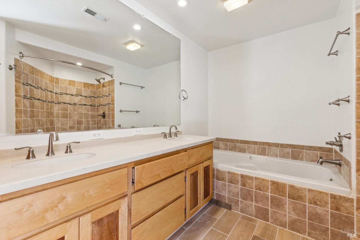 Detail Gallery Image 21 of 46 For 1365 Jacobs Pl, Dixon,  CA 95620 - 4 Beds | 2/1 Baths