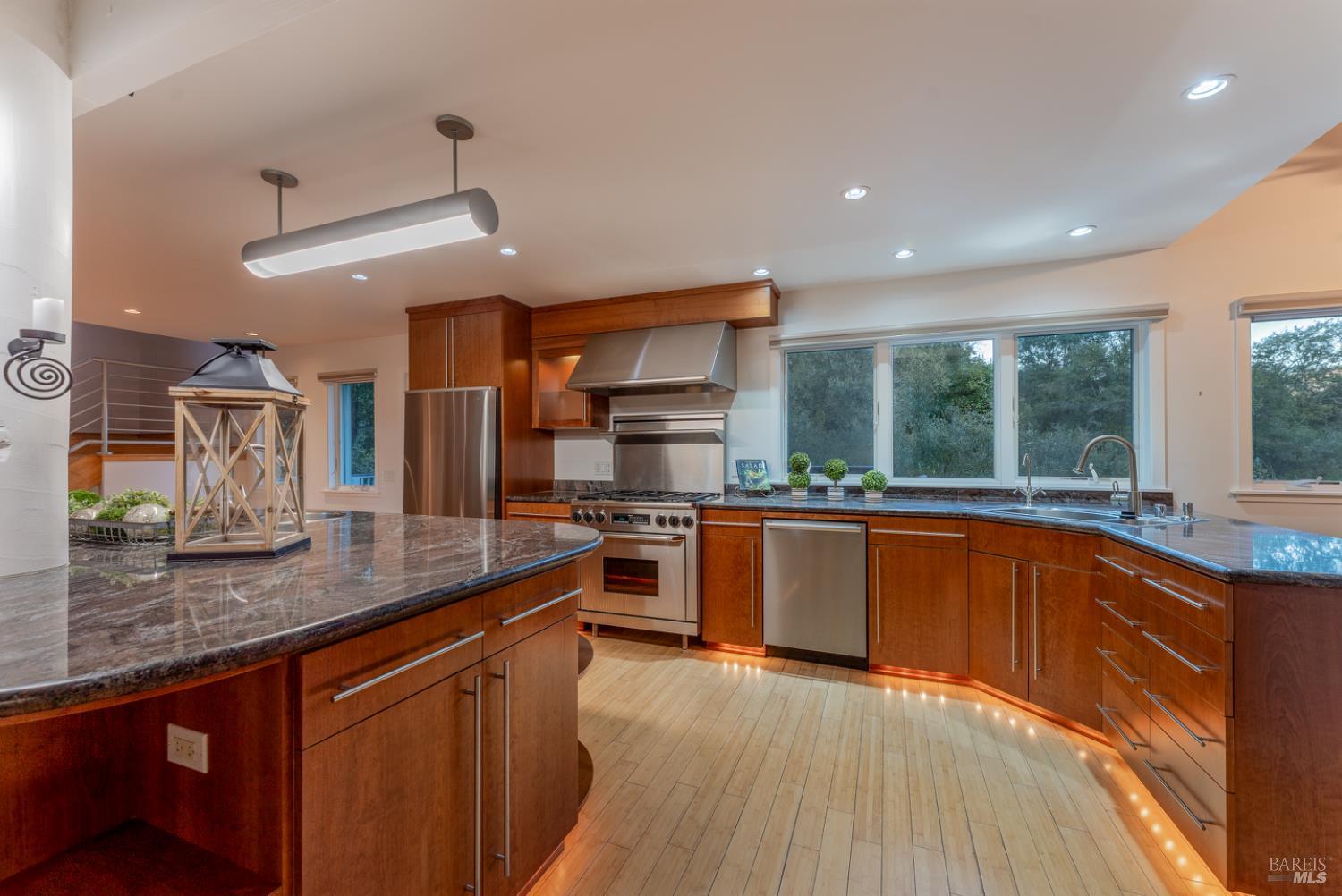 Detail Gallery Image 8 of 89 For 8301 West Side Potter Valley Rd, Potter Valley,  CA 95469 - 2 Beds | 3 Baths