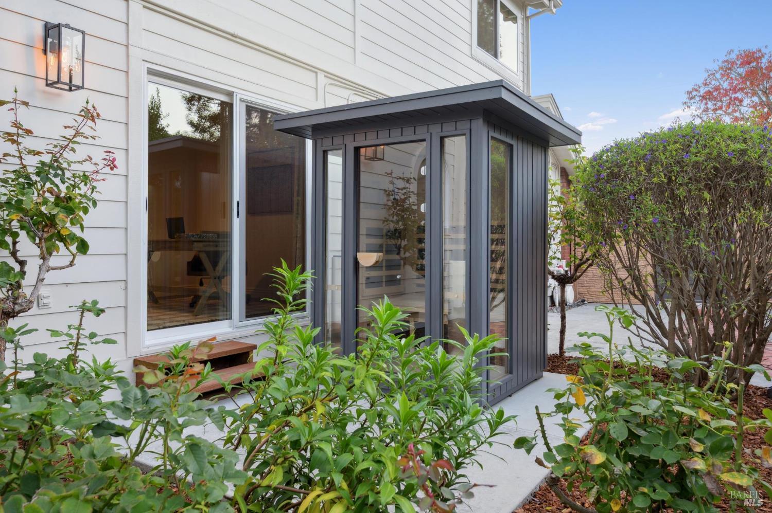 Detail Gallery Image 34 of 74 For 10 Chamberlain Ave, Novato,  CA 94947 - 5 Beds | 3/1 Baths