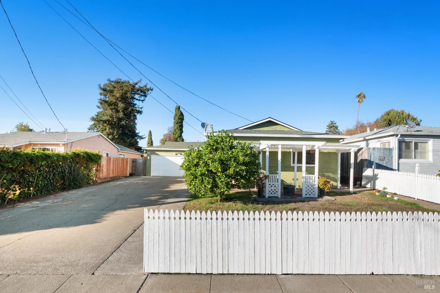 Detail Gallery Image 3 of 44 For 240 W Carolyn Dr, American Canyon,  CA 94503 - 4 Beds | 2 Baths