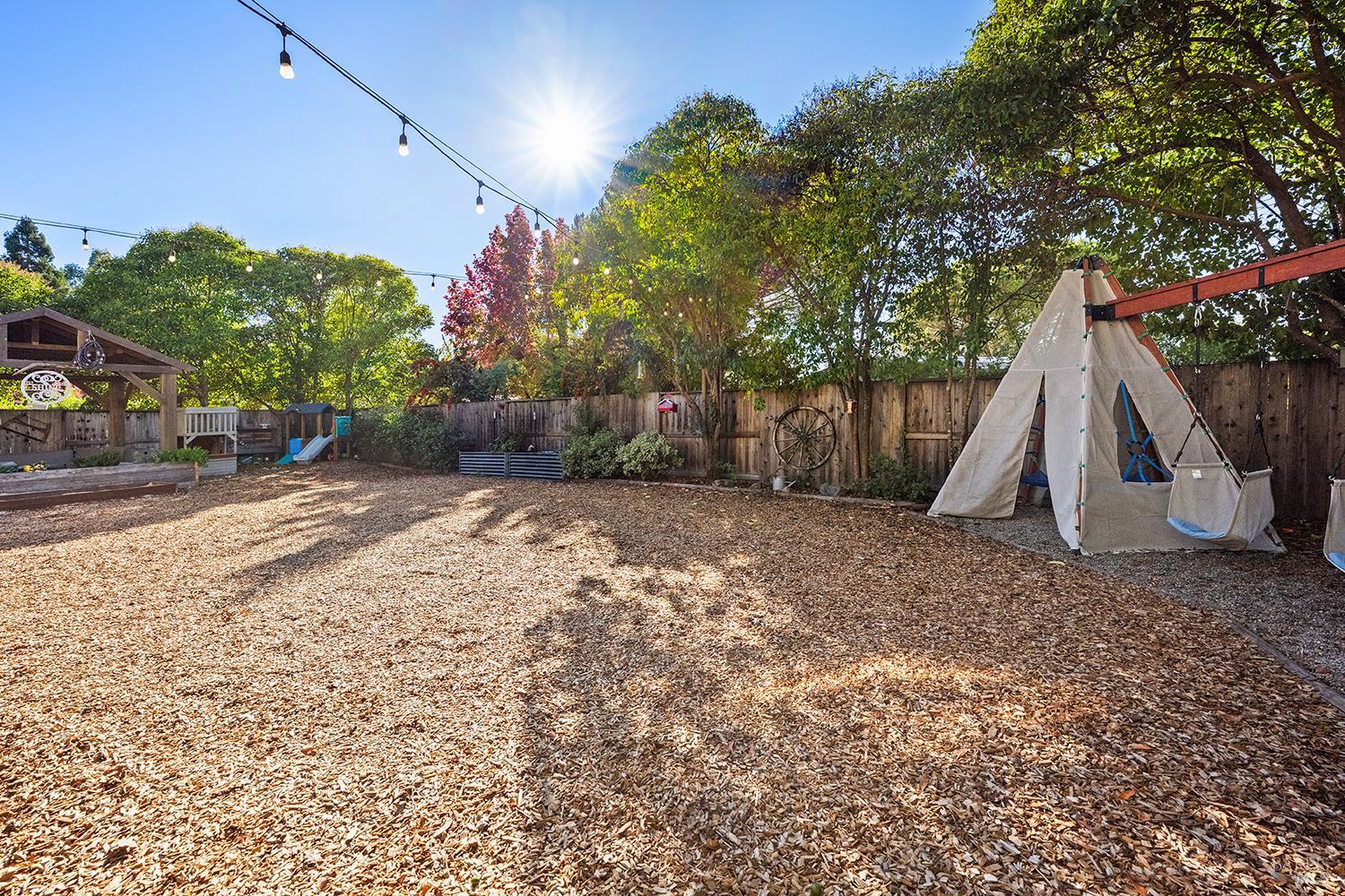 Detail Gallery Image 35 of 39 For 2595 Hardies Ln, Santa Rosa,  CA 95403 - 3 Beds | 2/1 Baths