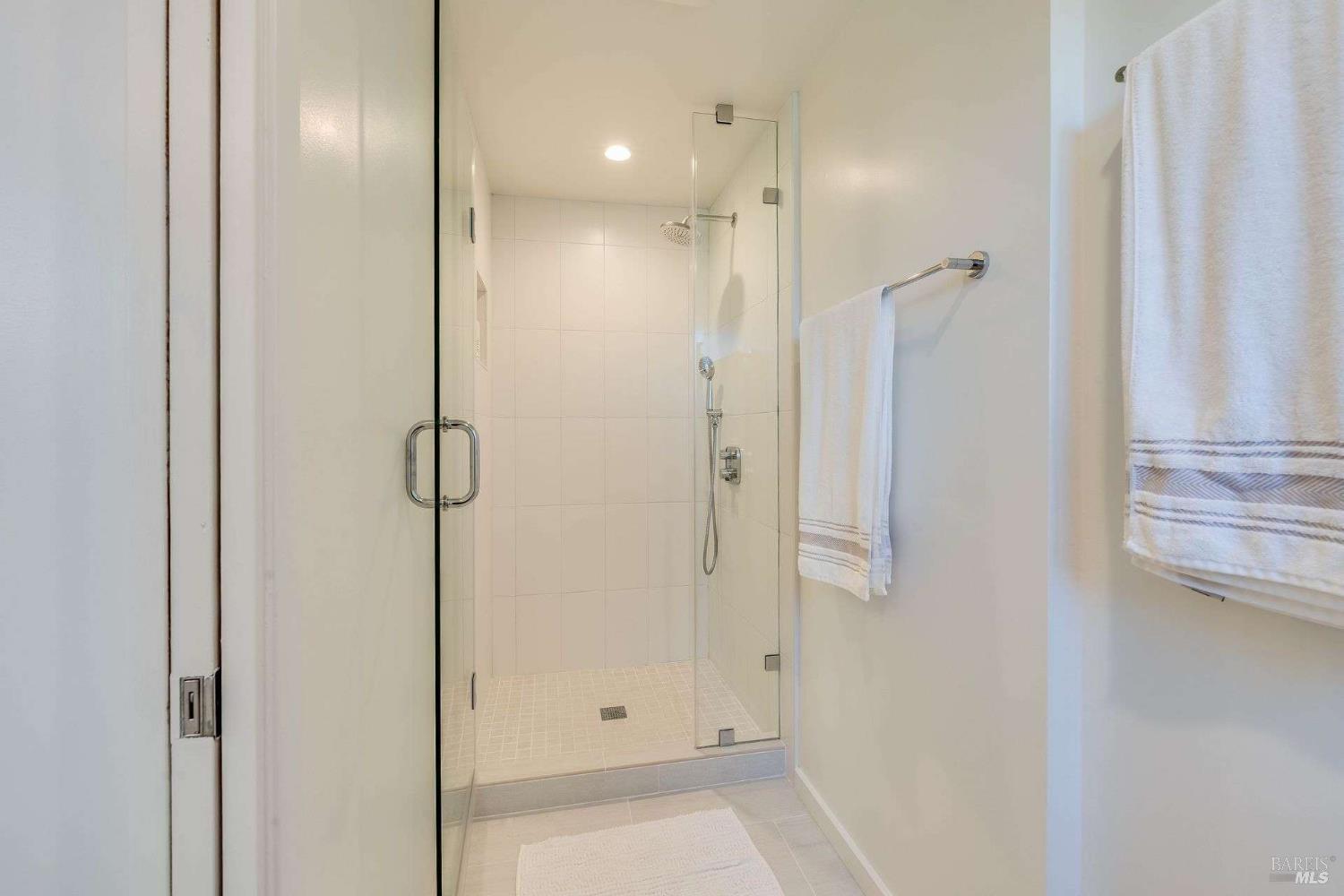 Detail Gallery Image 21 of 34 For 43 Marin Ave, Sausalito,  CA 94965 - 3 Beds | 2/1 Baths