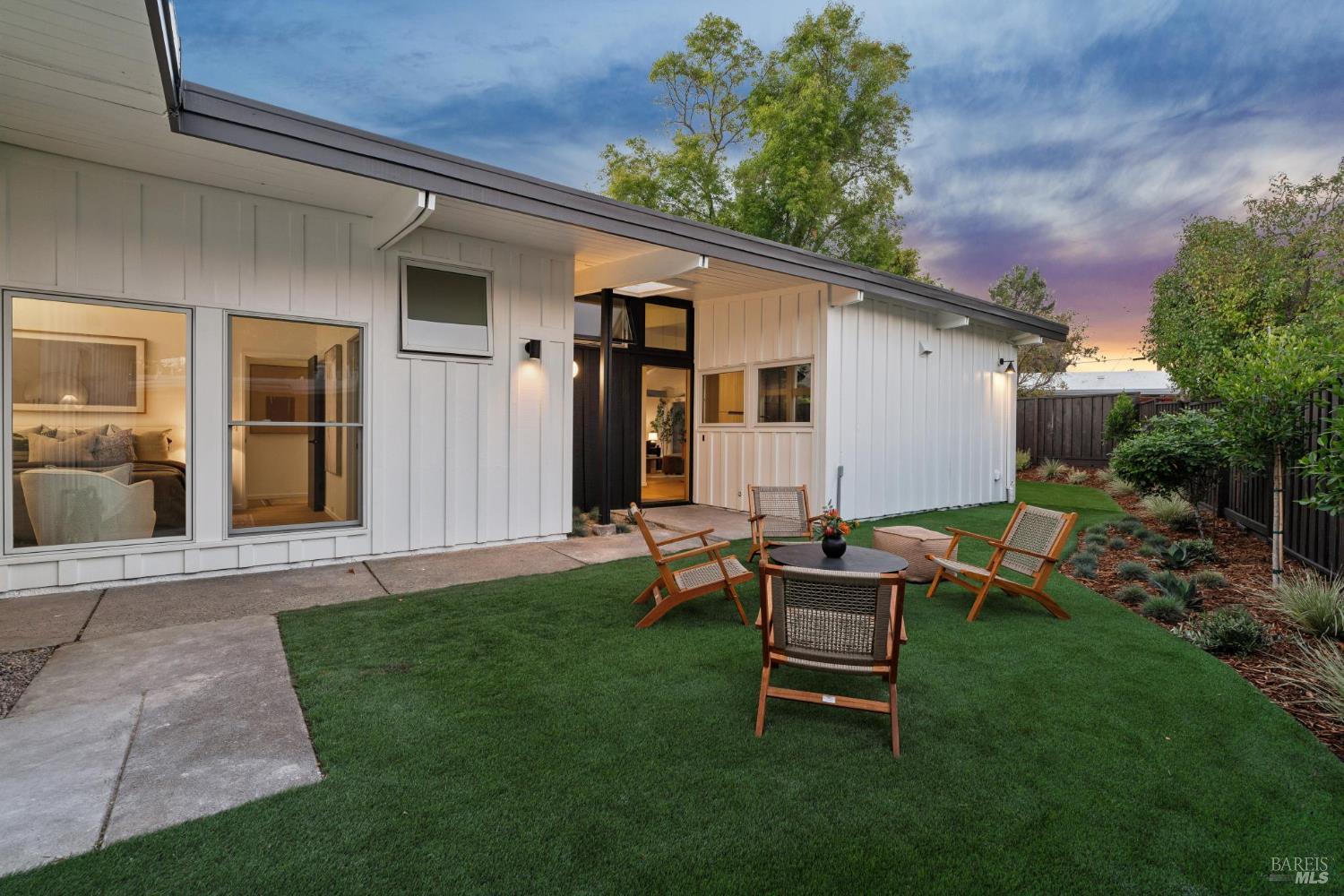 Detail Gallery Image 36 of 58 For 364 Hyacinth Way, San Rafael,  CA 94903 - 4 Beds | 2 Baths