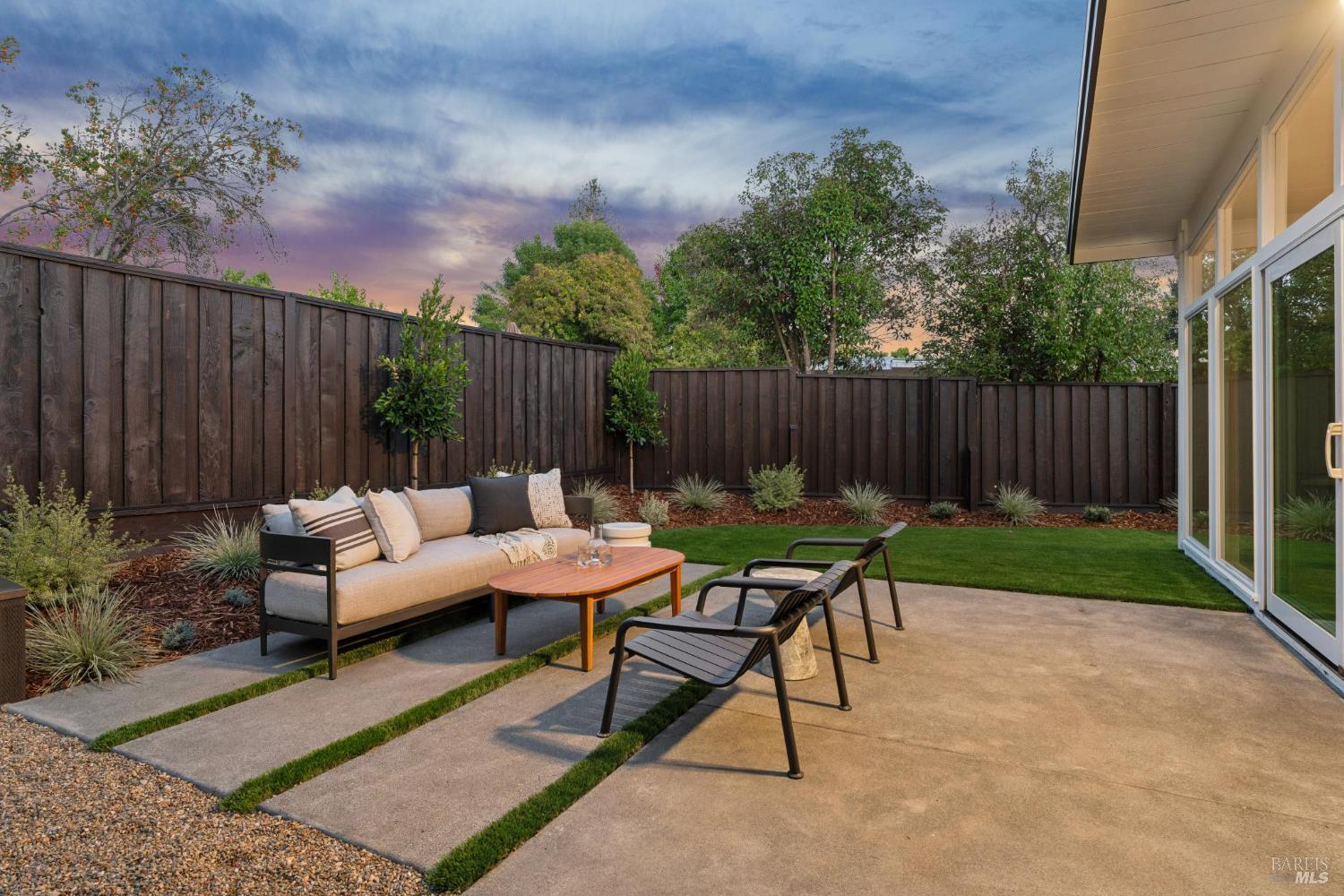 Detail Gallery Image 15 of 58 For 364 Hyacinth Way, San Rafael,  CA 94903 - 4 Beds | 2 Baths