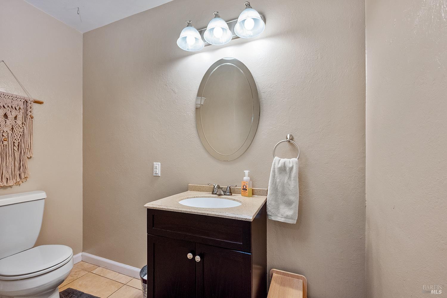 Detail Gallery Image 12 of 39 For 2595 Hardies Ln, Santa Rosa,  CA 95403 - 3 Beds | 2/1 Baths
