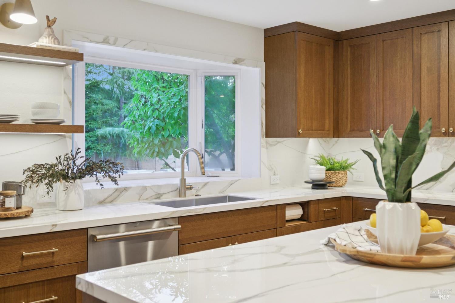 Detail Gallery Image 18 of 74 For 10 Chamberlain Ave, Novato,  CA 94947 - 5 Beds | 3/1 Baths