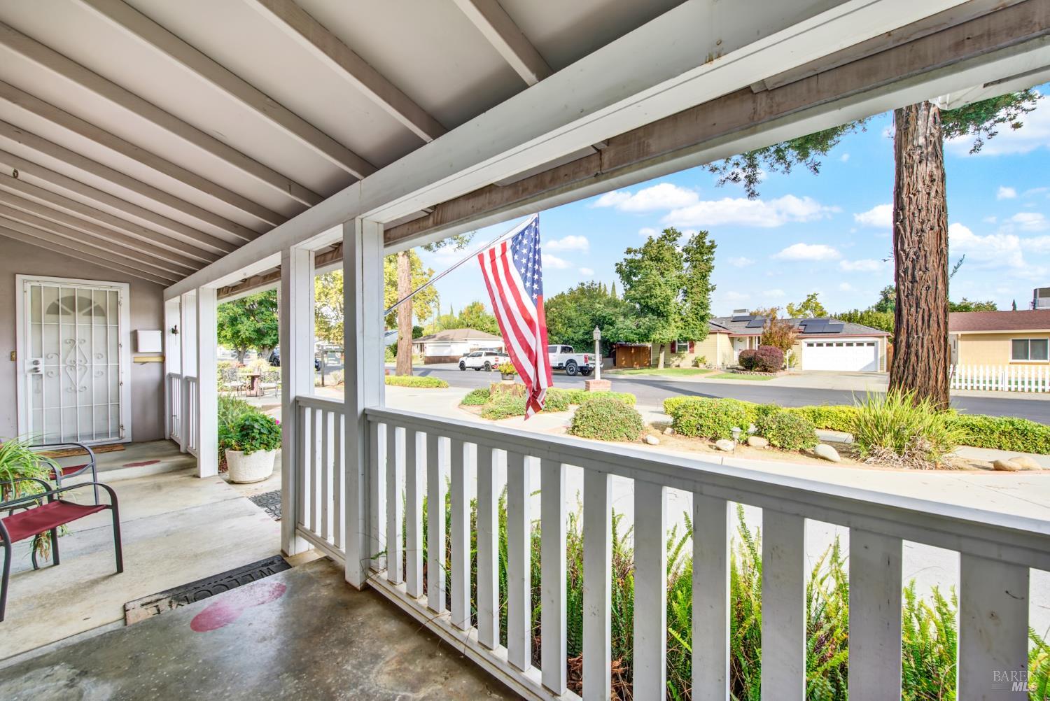 Detail Gallery Image 17 of 79 For 689 W C St, Dixon,  CA 95620 - 3 Beds | 3 Baths