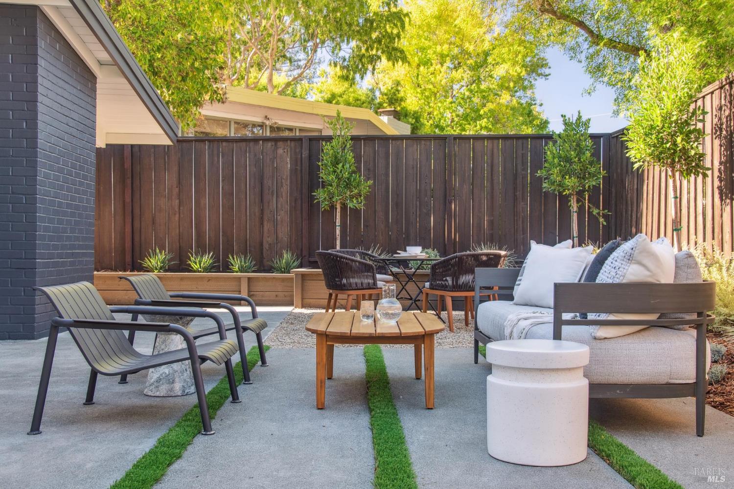 Detail Gallery Image 10 of 58 For 364 Hyacinth Way, San Rafael,  CA 94903 - 4 Beds | 2 Baths