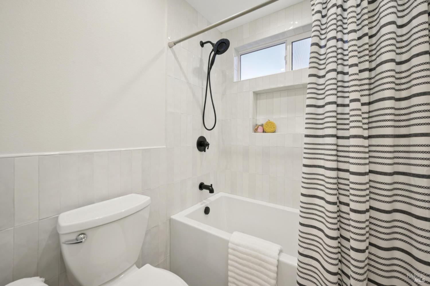 Detail Gallery Image 45 of 74 For 10 Chamberlain Ave, Novato,  CA 94947 - 5 Beds | 3/1 Baths