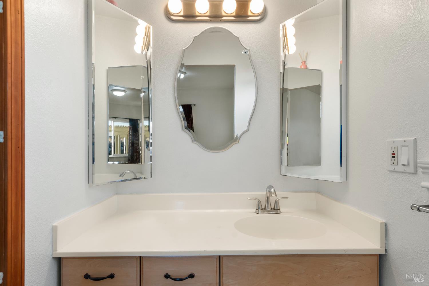 Detail Gallery Image 33 of 44 For 240 W Carolyn Dr, American Canyon,  CA 94503 - 4 Beds | 2 Baths