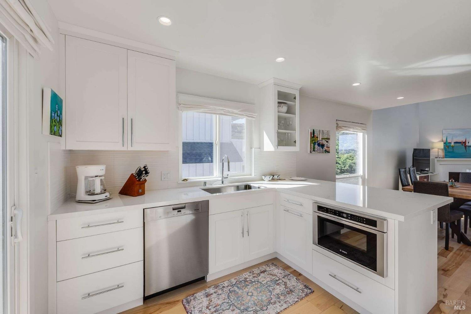 Detail Gallery Image 11 of 34 For 43 Marin Ave, Sausalito,  CA 94965 - 3 Beds | 2/1 Baths