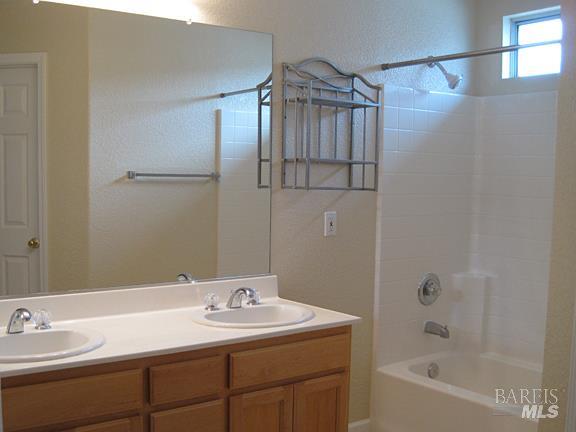 Detail Gallery Image 8 of 9 For 111 Chimney Rock Ct, Vacaville,  CA 95687 - 3 Beds | 2/1 Baths