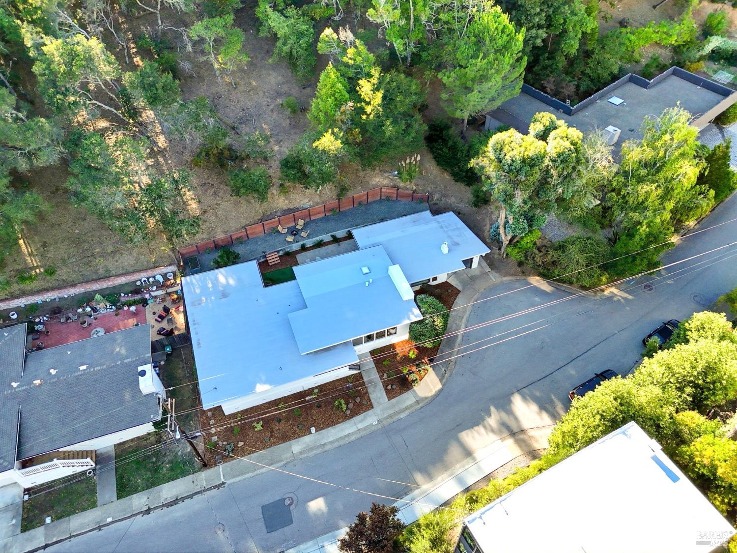 Detail Gallery Image 23 of 29 For 37 Convent Ct, San Rafael,  CA 94901 - 4 Beds | 2/1 Baths