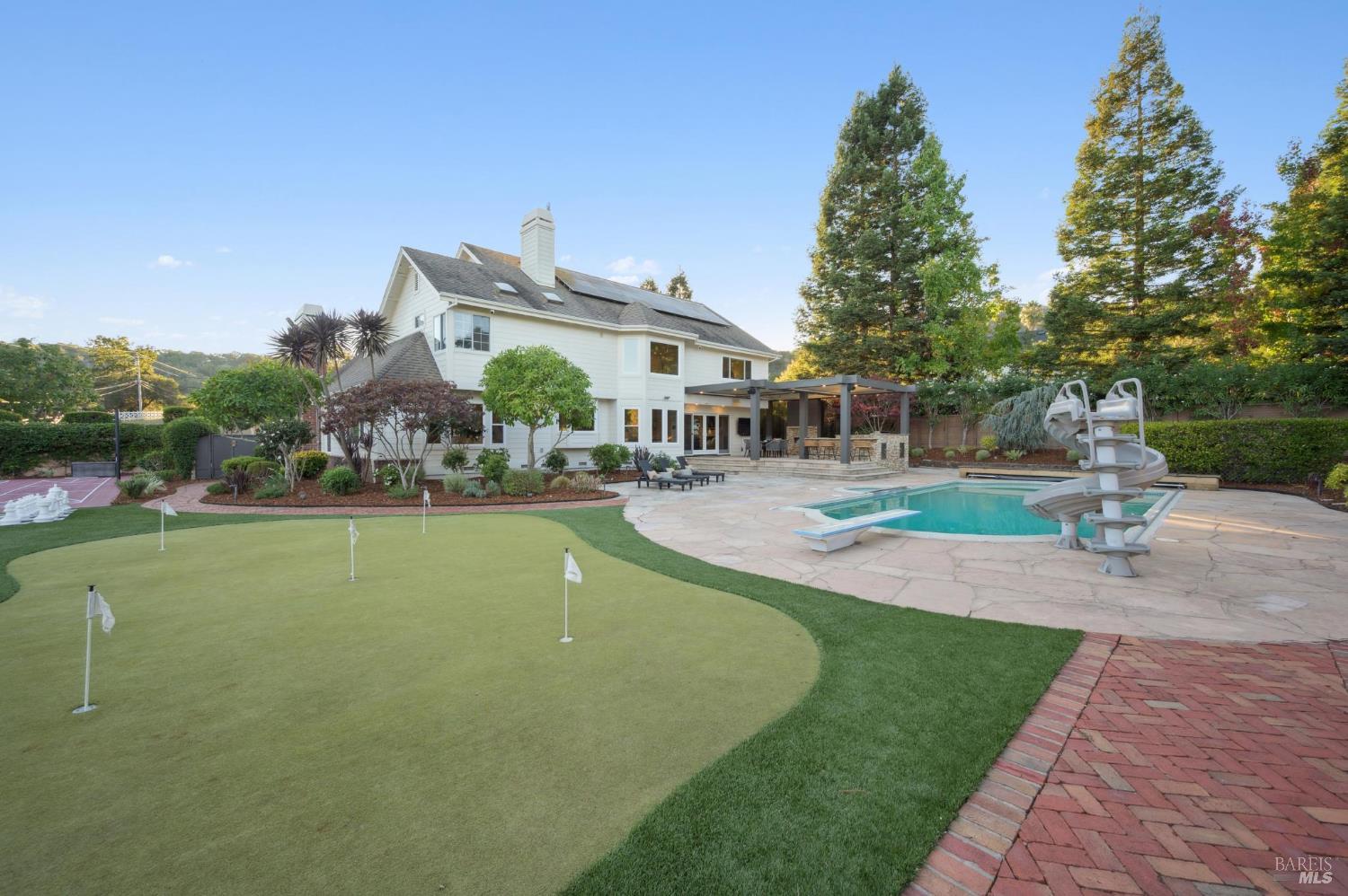 Detail Gallery Image 68 of 74 For 10 Chamberlain Ave, Novato,  CA 94947 - 5 Beds | 3/1 Baths