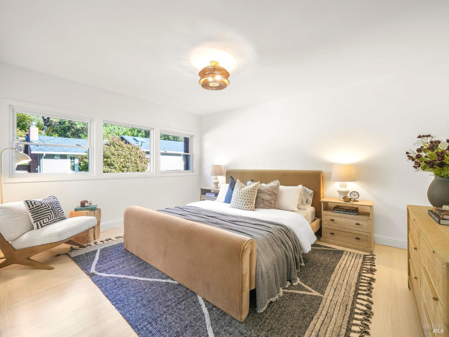 Detail Gallery Image 12 of 29 For 37 Convent Ct, San Rafael,  CA 94901 - 4 Beds | 2/1 Baths