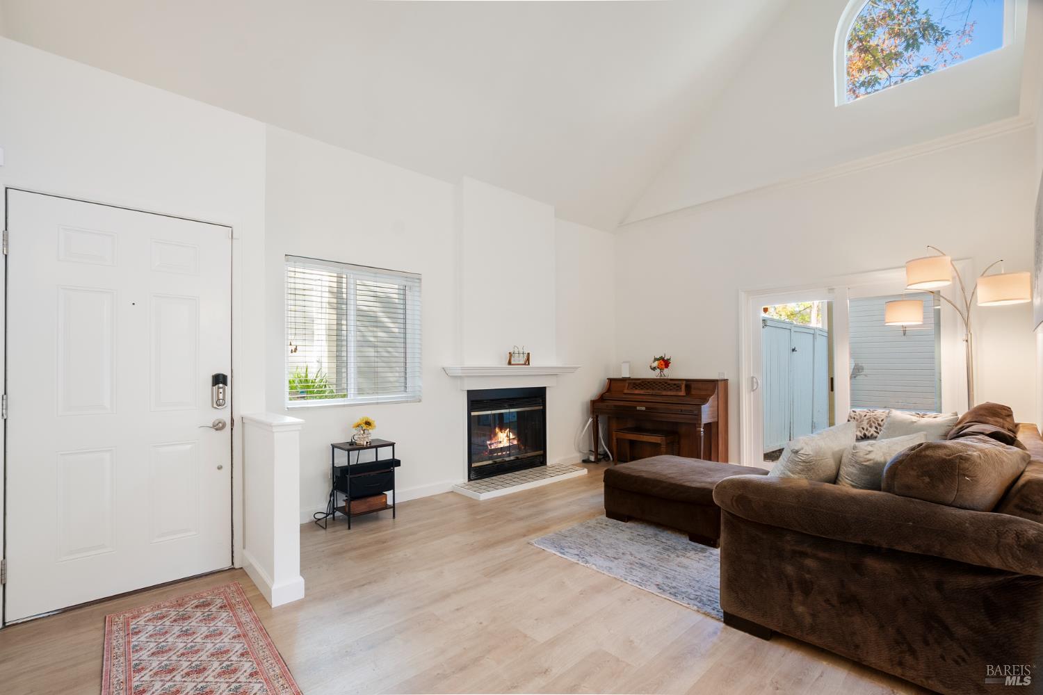 Detail Gallery Image 4 of 53 For 3315 Yulupa Ave, Santa Rosa,  CA 95405 - 3 Beds | 2 Baths