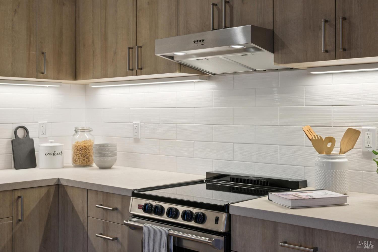 Detail Gallery Image 54 of 74 For 10 Chamberlain Ave, Novato,  CA 94947 - 5 Beds | 3/1 Baths