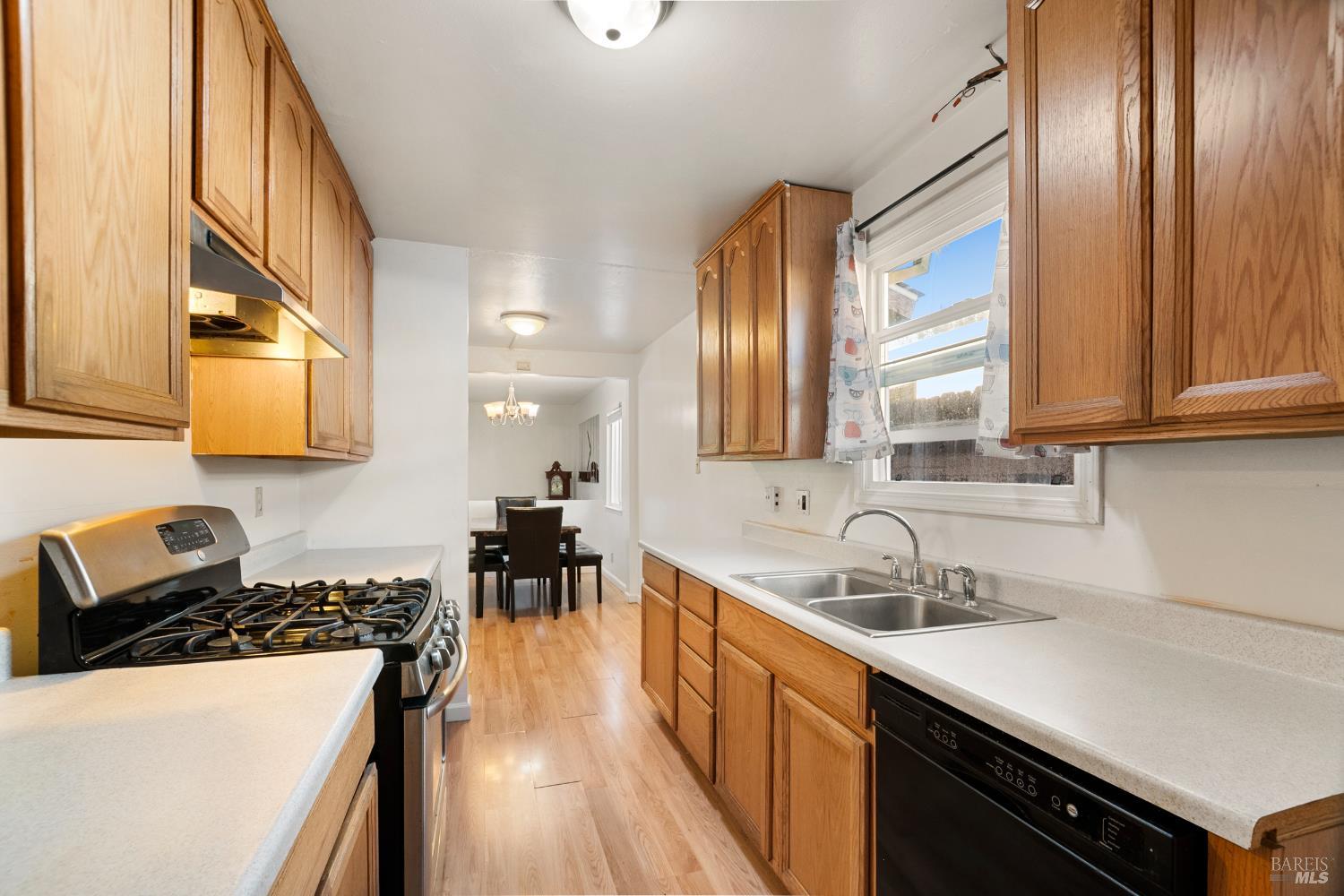 Detail Gallery Image 15 of 44 For 240 W Carolyn Dr, American Canyon,  CA 94503 - 4 Beds | 2 Baths