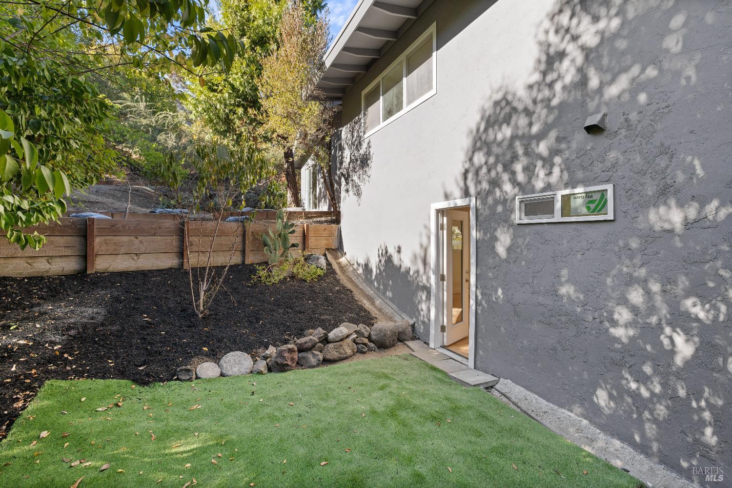 Detail Gallery Image 47 of 52 For 40 Leafwood Cir, San Rafael,  CA 94901 - 4 Beds | 5 Baths