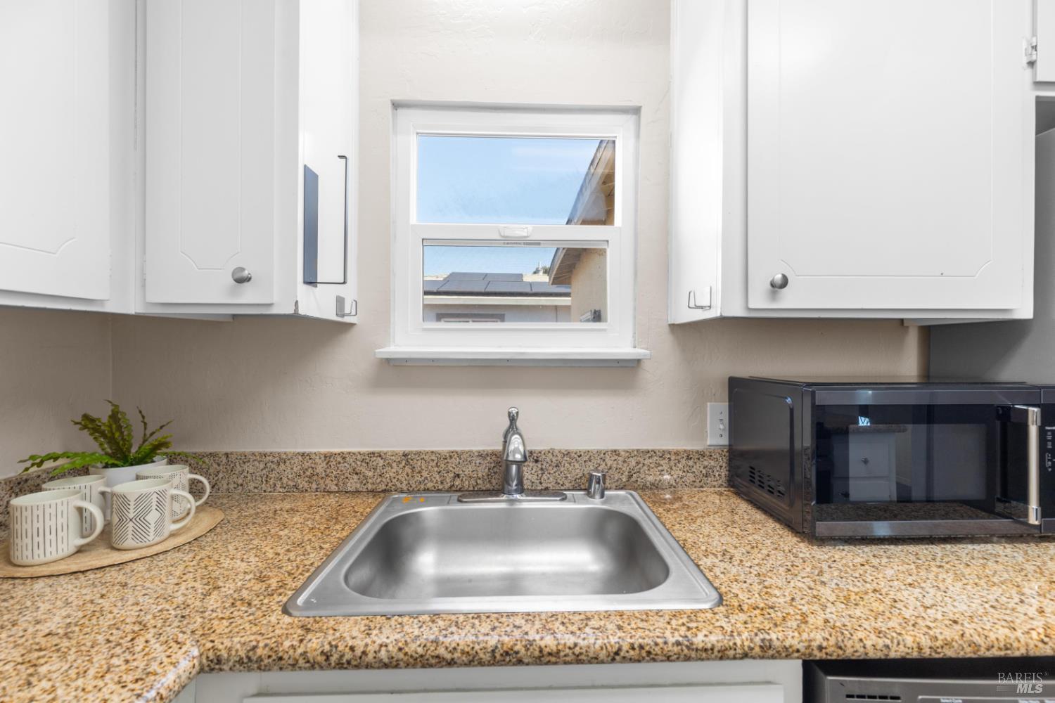 Detail Gallery Image 9 of 29 For 1412 Hawaii St, Fairfield,  CA 94533 - 3 Beds | 2 Baths