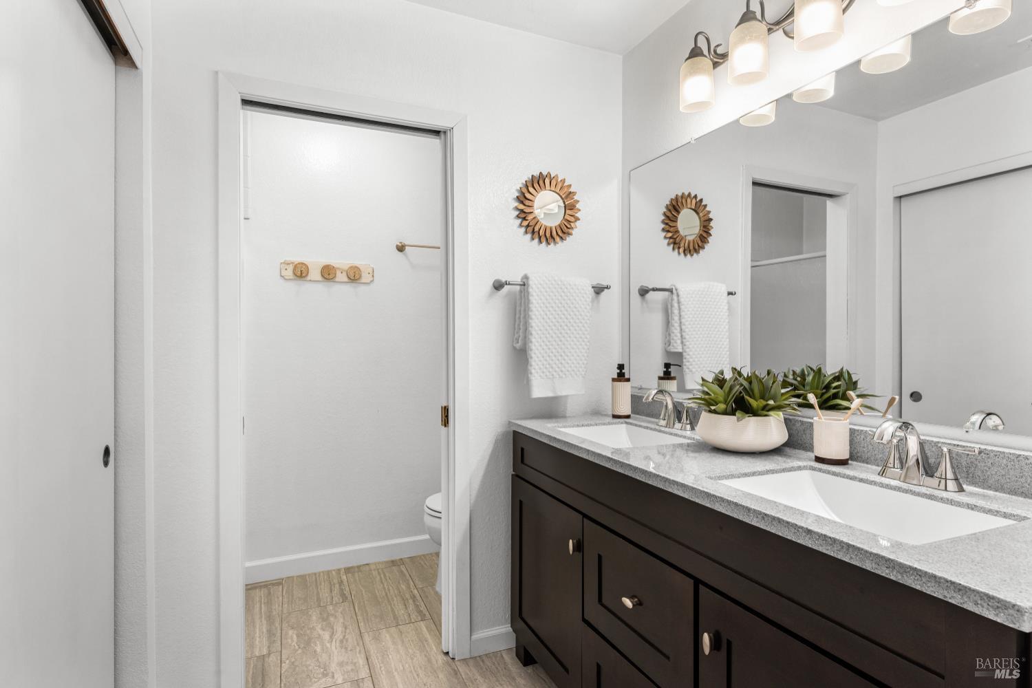 Detail Gallery Image 19 of 32 For 114 Francis Cir, Rohnert Park,  CA 94928 - 3 Beds | 2/1 Baths