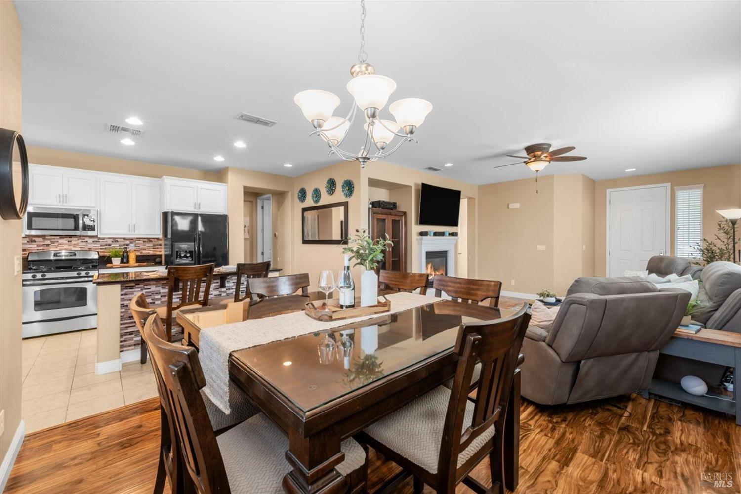 Detail Gallery Image 17 of 72 For 829 Embassy Cir, Vacaville,  CA 95688 - 3 Beds | 2 Baths