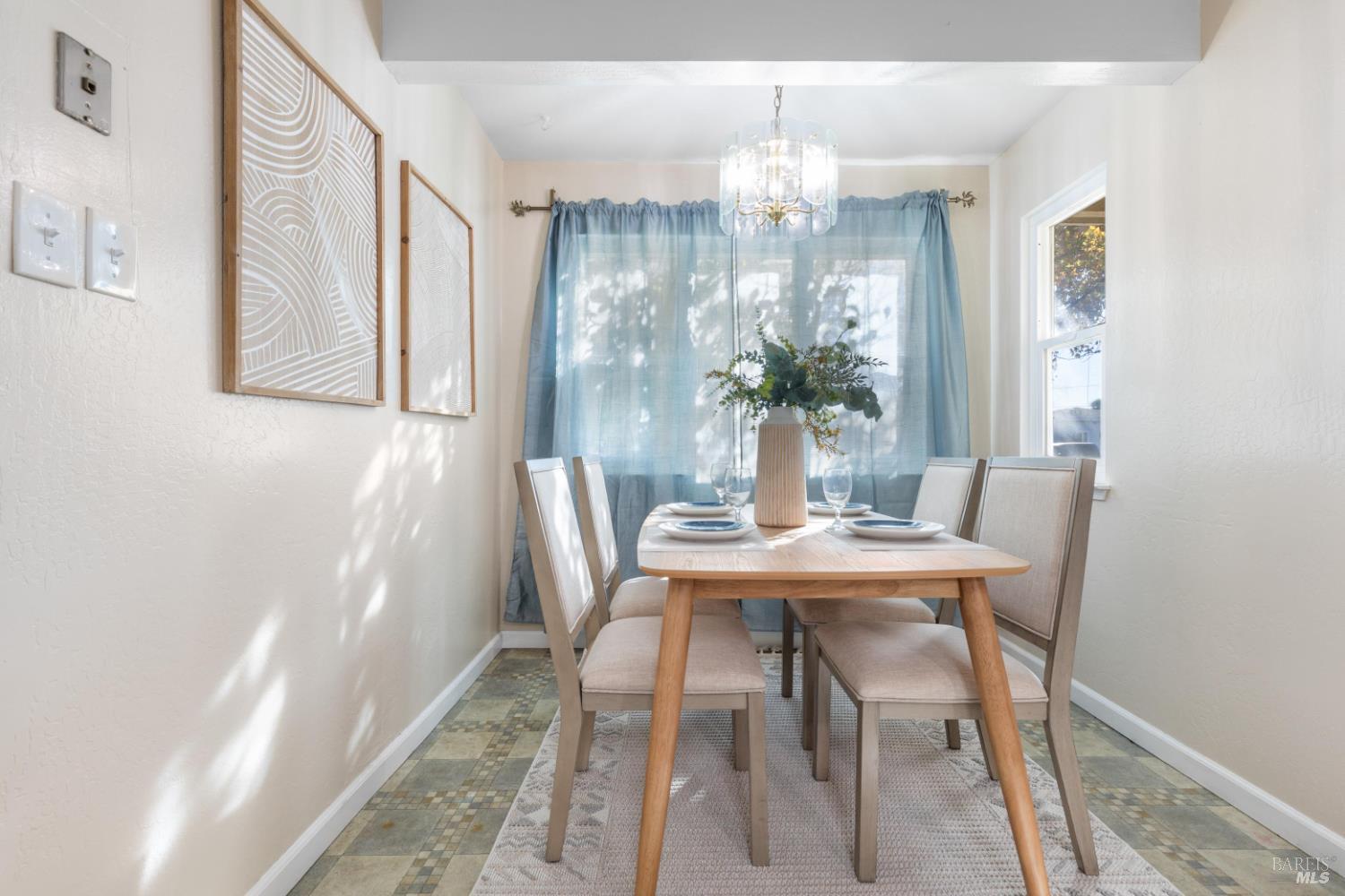 Detail Gallery Image 11 of 29 For 1412 Hawaii St, Fairfield,  CA 94533 - 3 Beds | 2 Baths