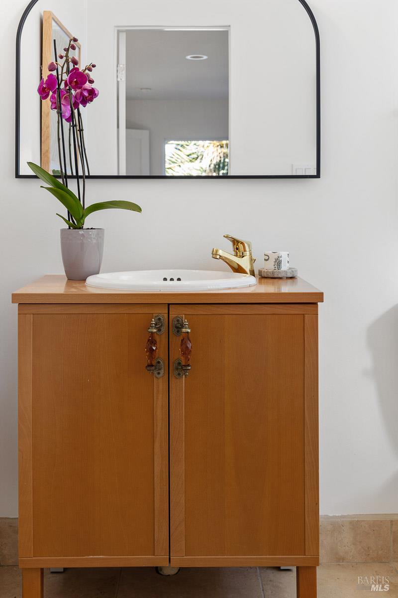 Detail Gallery Image 48 of 56 For 41 Vine Ave, Point Richmond,  CA 94801 - 2 Beds | 2/1 Baths