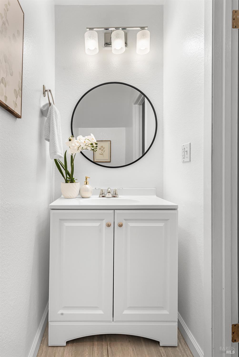 Detail Gallery Image 7 of 32 For 114 Francis Cir, Rohnert Park,  CA 94928 - 3 Beds | 2/1 Baths