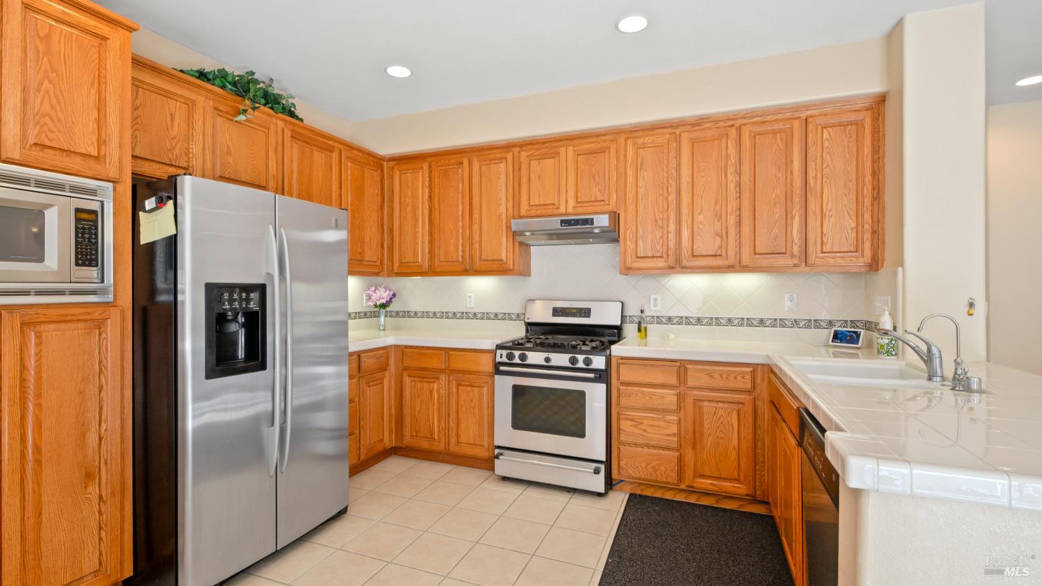 Detail Gallery Image 16 of 55 For 2025 Rehrmann Dr, Dixon,  CA 95620 - 4 Beds | 3 Baths