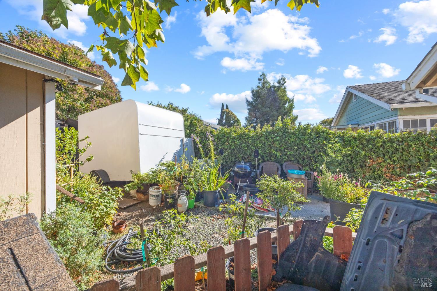 Detail Gallery Image 16 of 26 For 532 Almond Dr, Vallejo,  CA 94589 - 5 Beds | 3 Baths