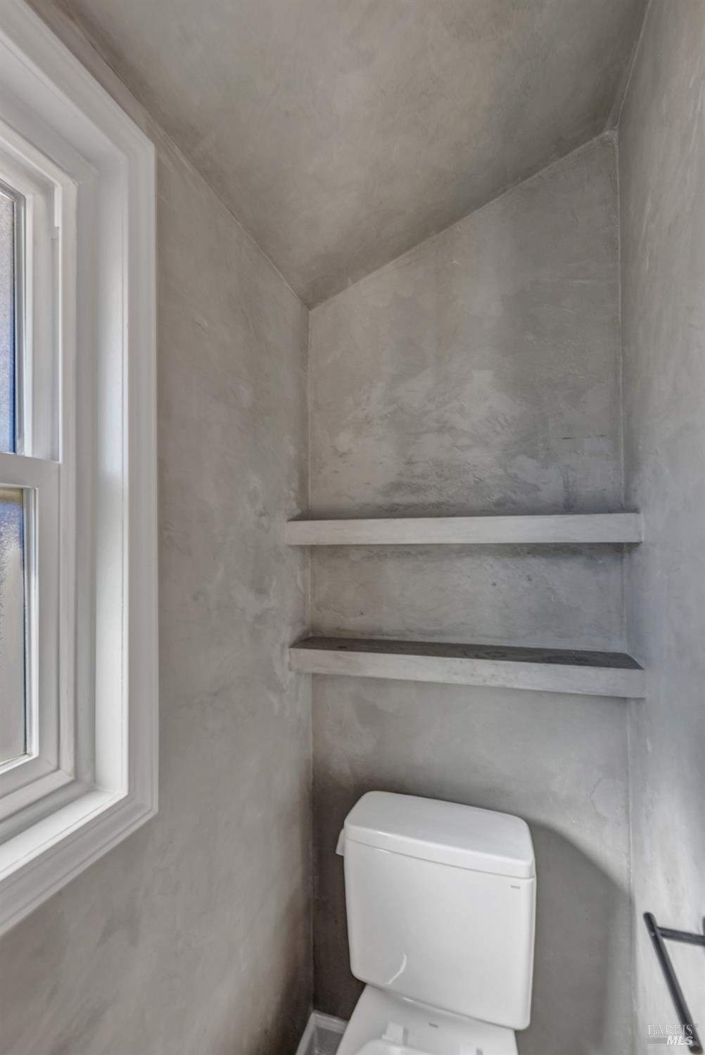 Detail Gallery Image 16 of 28 For 187 Fleming Ave, Vallejo,  CA 94590 - 4 Beds | 2/1 Baths