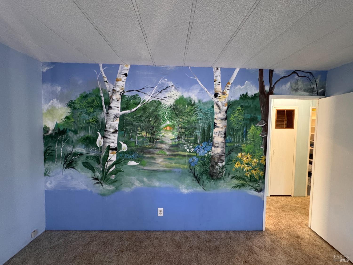 Detail Gallery Image 3 of 36 For 28 Springhill Ct, Santa Rosa,  CA 95409 - 3 Beds | 2 Baths