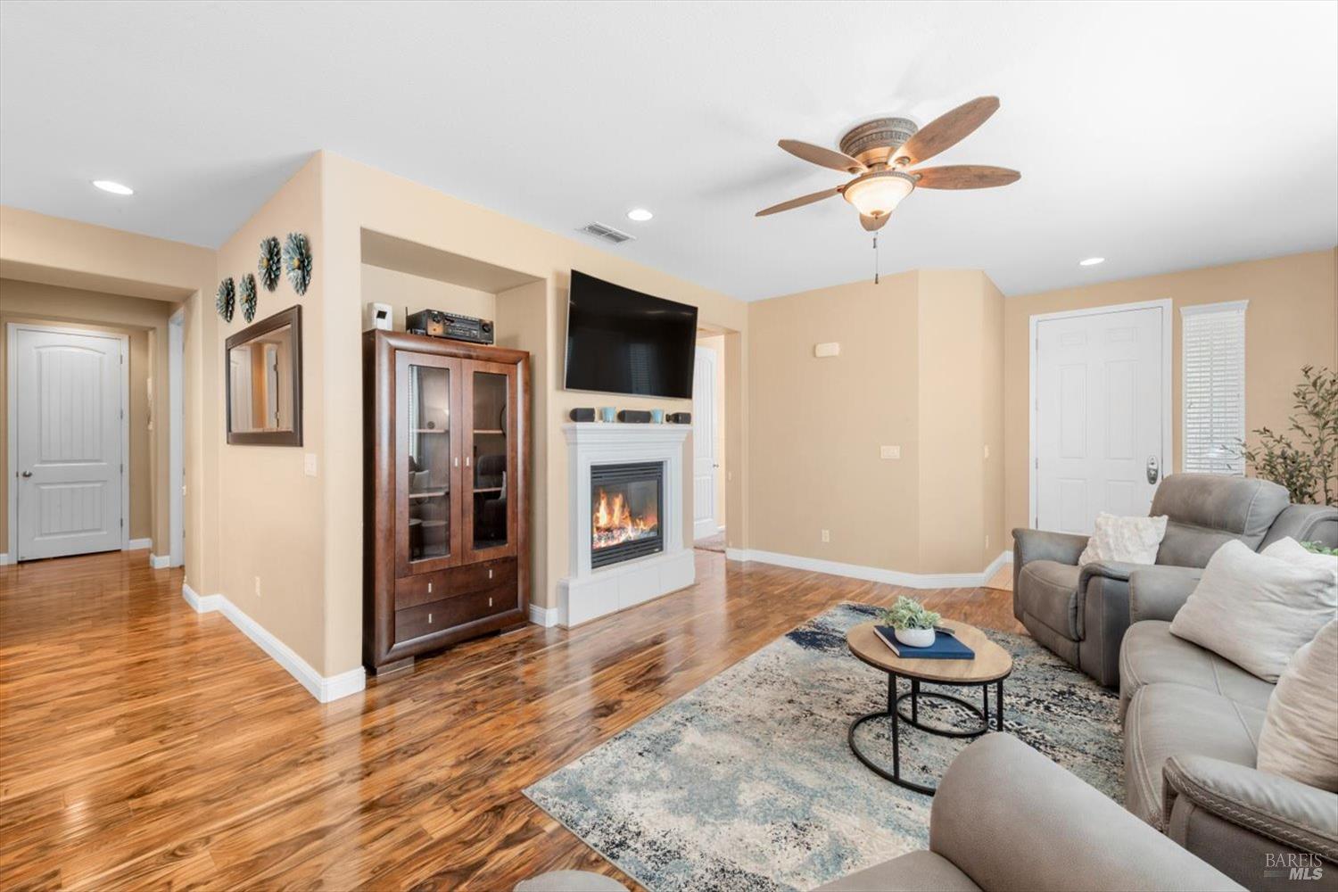 Detail Gallery Image 10 of 72 For 829 Embassy Cir, Vacaville,  CA 95688 - 3 Beds | 2 Baths