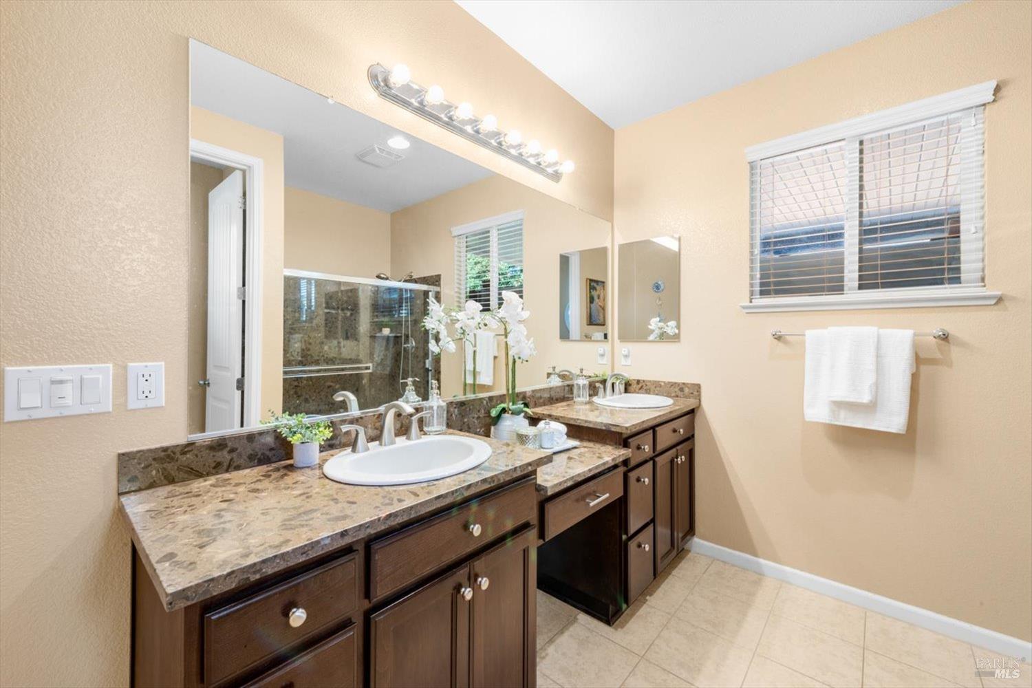 Detail Gallery Image 32 of 72 For 829 Embassy Cir, Vacaville,  CA 95688 - 3 Beds | 2 Baths