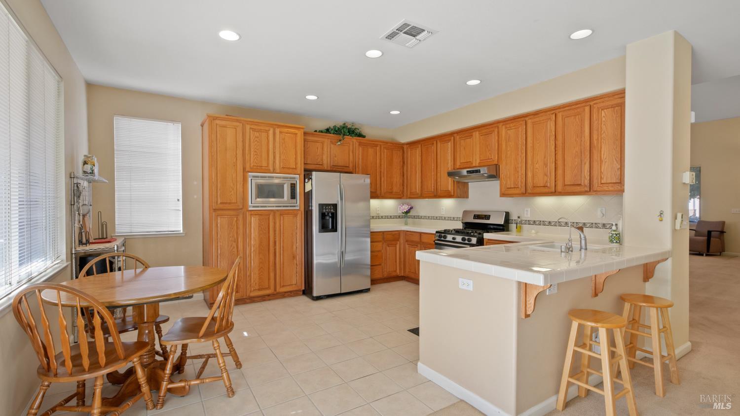 Detail Gallery Image 14 of 55 For 2025 Rehrmann Dr, Dixon,  CA 95620 - 4 Beds | 3 Baths