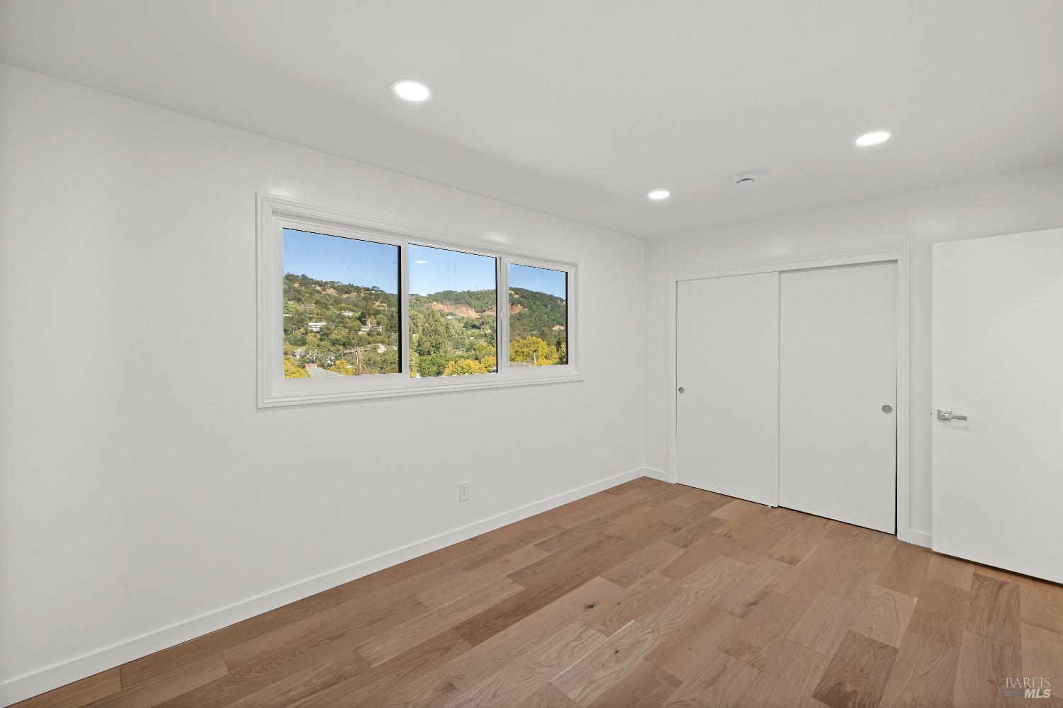 Detail Gallery Image 38 of 52 For 40 Leafwood Cir, San Rafael,  CA 94901 - 4 Beds | 5 Baths