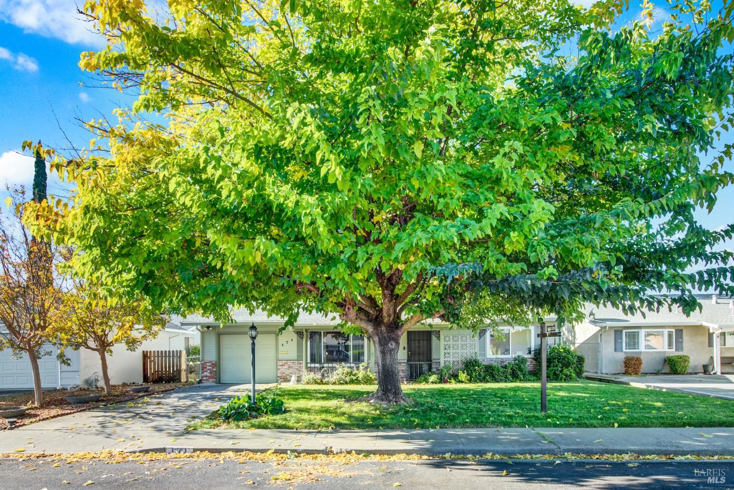 Detail Gallery Image 3 of 52 For 171 Mckinley Cir, Vacaville,  CA 95687 - 2 Beds | 1 Baths