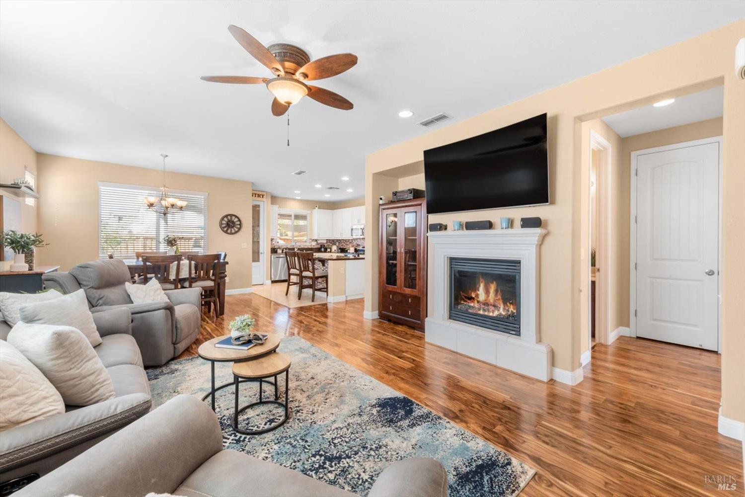 Detail Gallery Image 13 of 72 For 829 Embassy Cir, Vacaville,  CA 95688 - 3 Beds | 2 Baths