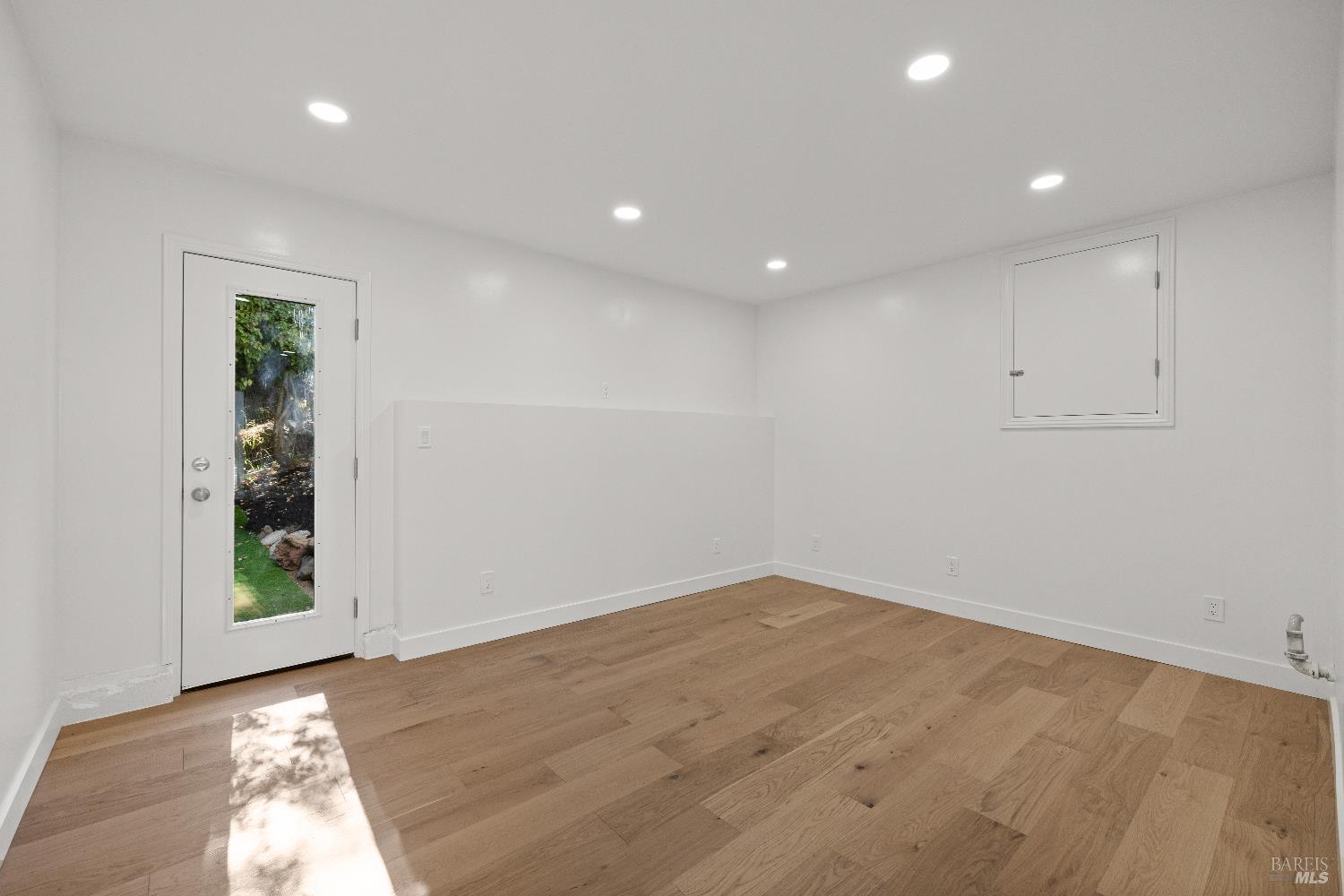 Detail Gallery Image 42 of 52 For 40 Leafwood Cir, San Rafael,  CA 94901 - 4 Beds | 5 Baths