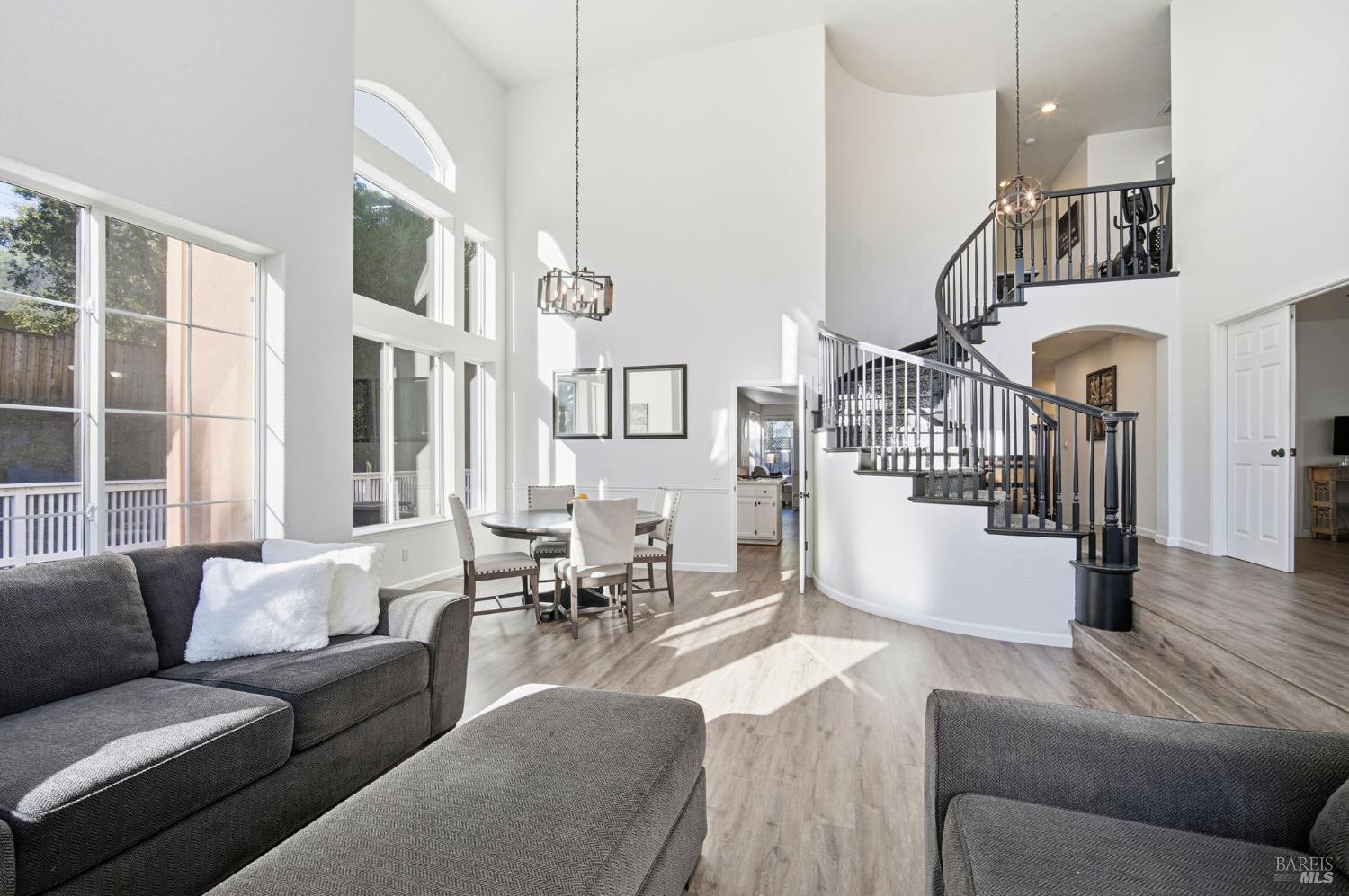 Detail Gallery Image 13 of 72 For 116 Yulupa Cir, Santa Rosa,  CA 95405 - 4 Beds | 3/1 Baths