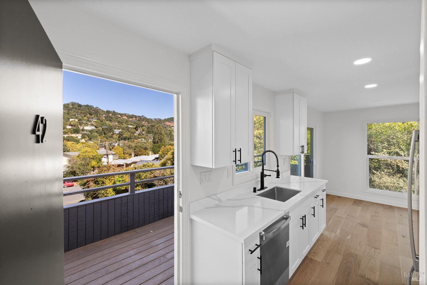 Detail Gallery Image 27 of 52 For 40 Leafwood Cir, San Rafael,  CA 94901 - 4 Beds | 5 Baths