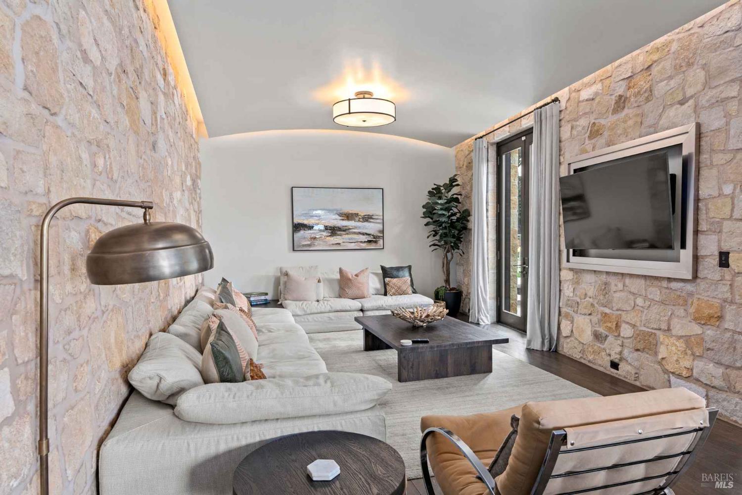 Detail Gallery Image 12 of 35 For 230 Highway 1 Unkn, Carmel,  CA 93923 - 5 Beds | 4/2 Baths